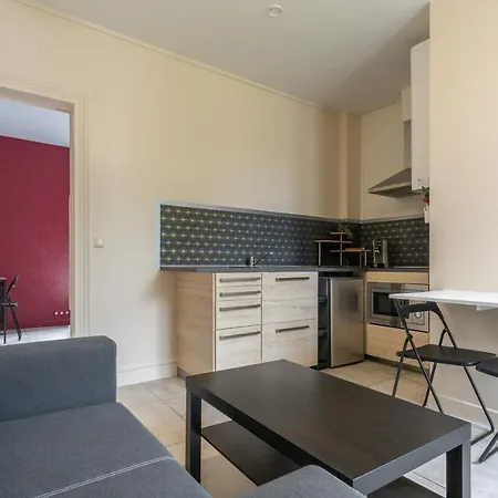 Charming And Bright Next To M12 Front Populaire