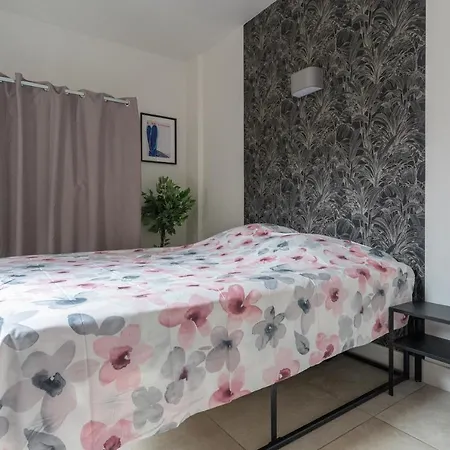 Charming And Bright Next To M12 Front Populaire *