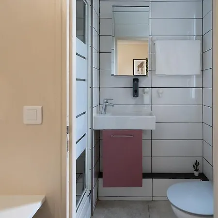 Charming And Bright Next To M12 Front Populaire